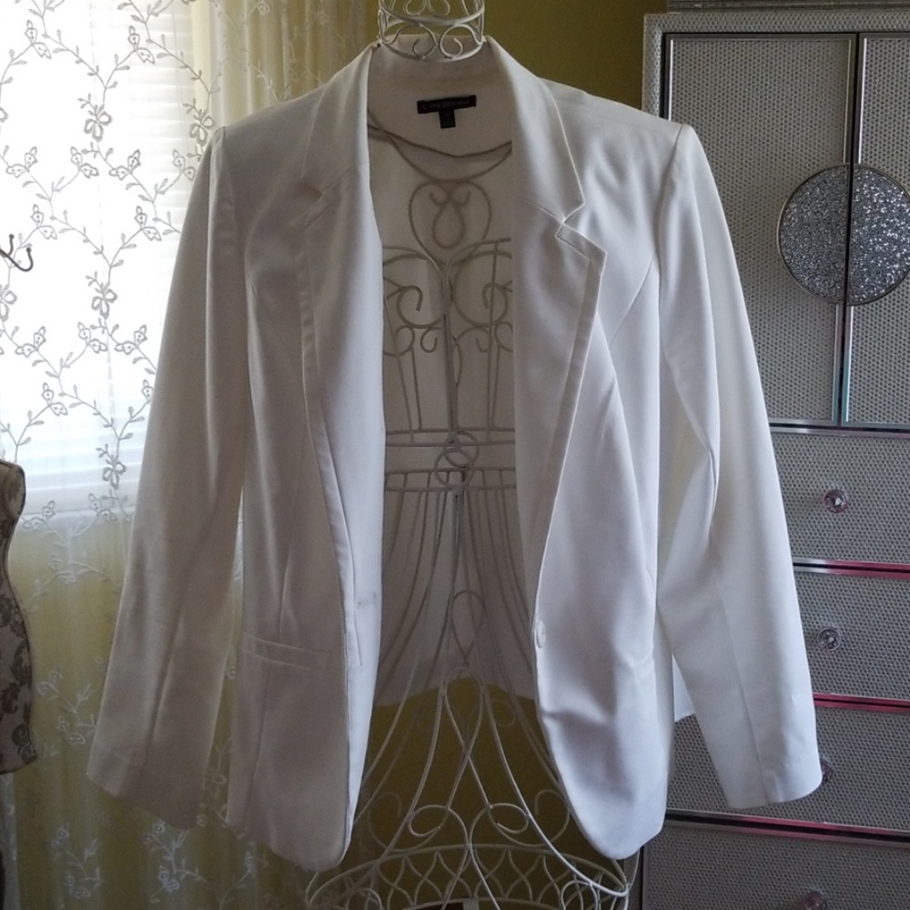 White Lined Blazer with faux pockets